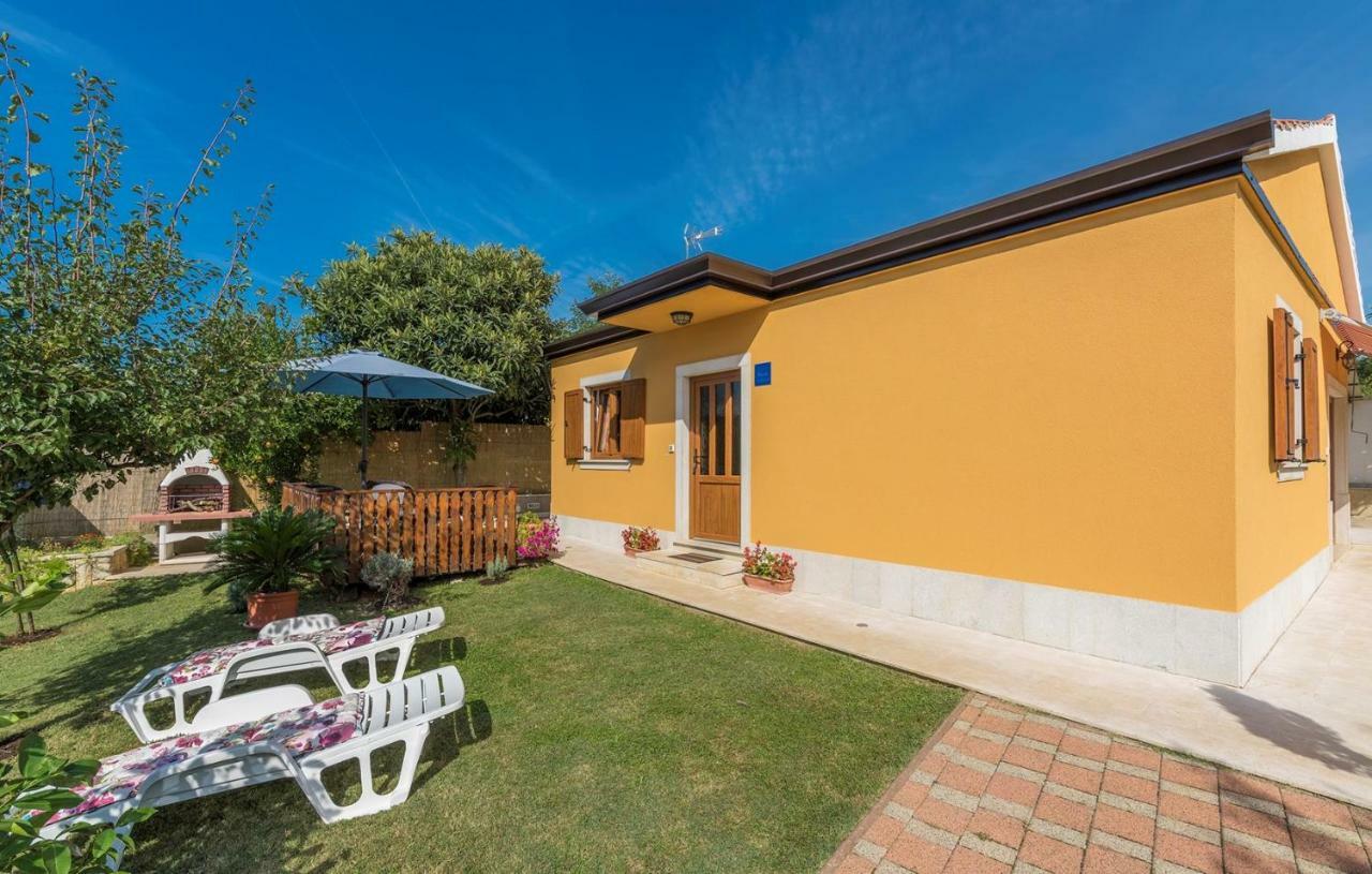 Holiday House Antonio Porec Exterior photo